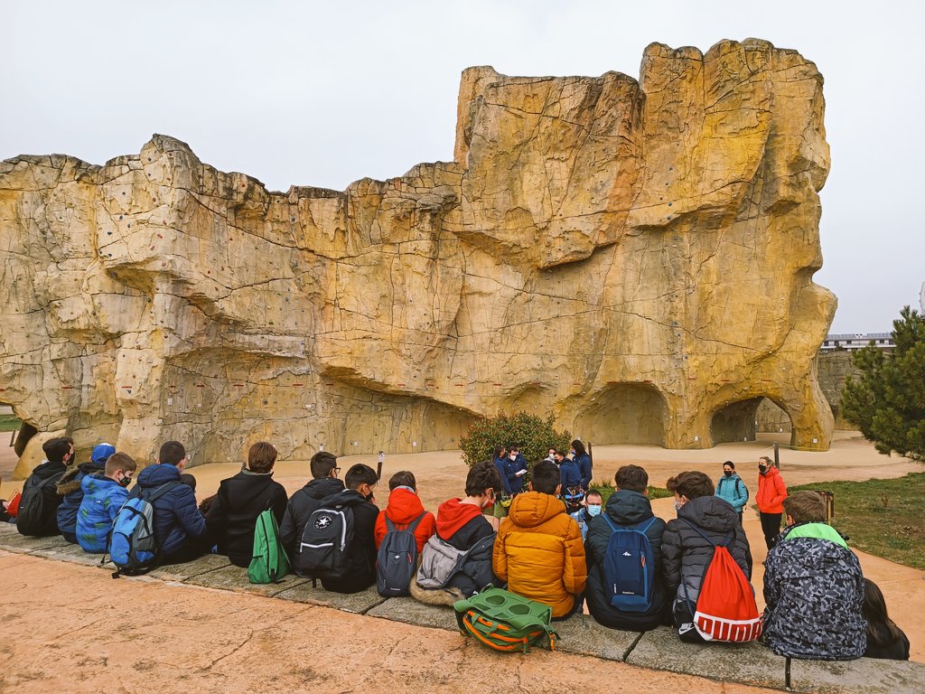 Danny_Devesa's tweet photo. IES Universidad Laboral de excursión con 1° ESO en La Roca. @iesulaboralza https://t.co/1HQXXVhody