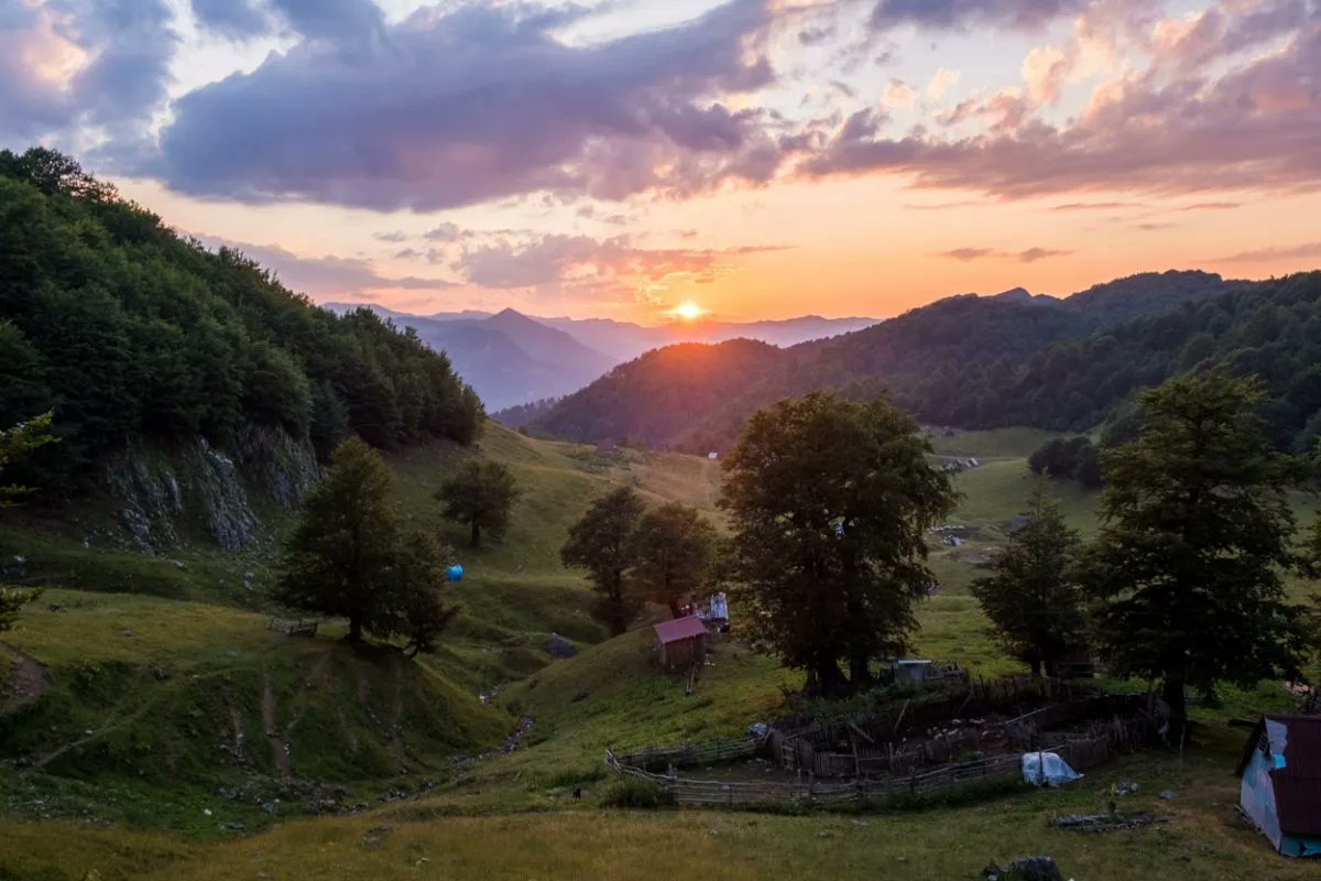 meanderbug's tweet image. Goles Katun sits up above Biogradska Gora Lake in Northern Montenegro. It is on our #hut2hut #hiking routes.
All of this and more is available through the Meanderbug Travel #App. Now available in the usual places.