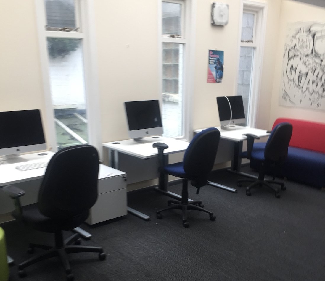 Mae darpariaeth gerddoriaeth GRASSROOTS yn ôl ac yn awr yn cael ei chyflwyno gan Sound Progression!!! Sesiynau stiwdio cerdd AM DDIM i rai 16-25 oed - Llun-Gwener, 10:00-16:00. ow.ly/c07r50IfasF #WinterofWellbeing 
<a href="/GrassrootsCF10/">Grassroots Cardiff</a> <a href="/ArtsActive/">Arts Active</a> <a href="/Arts_Wales_/">Cyngor Celfyddydau Cymru | Arts Council of Wales</a> <a href="/YouthCardiff/">Cardiff Youth Service / Gwasanaeth Ieuenctid Cdydd</a>