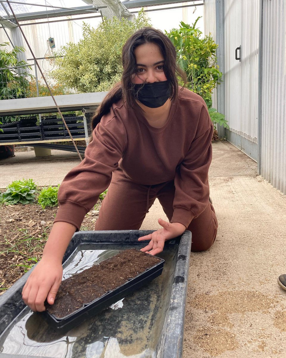 🍃🥕uUn mercredi après-midi à Val Pré Ver - atelier potager avec Julien pour nos jeunes de l’hôpital de jour :  pour apprendre, comprendre, pratiquer, en équipe et en pleine conscience🍃🪴

#potager #atelierenfant #pleineconscience #mimet #education #experience #pédiatrie