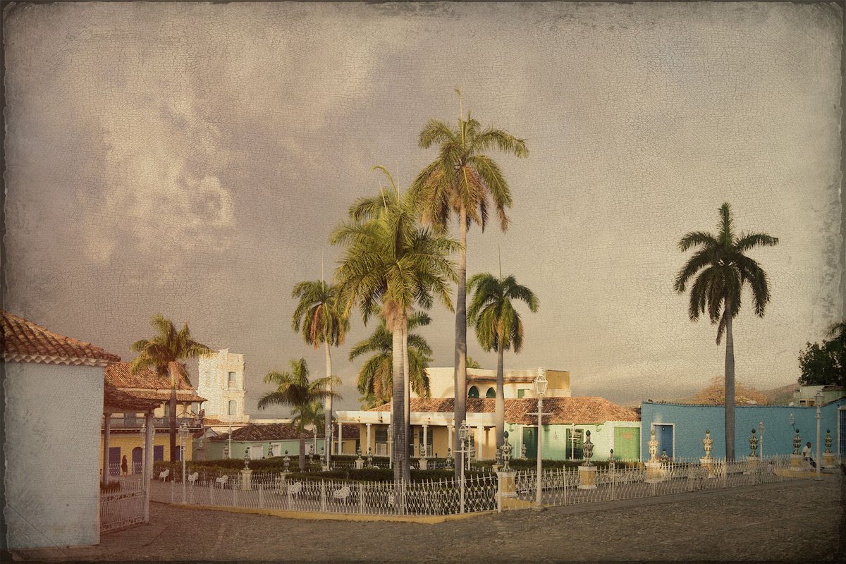 Learn all about using Exposure’s creative overlays in our latest tutorial video. We show you techniques for applying borders, textures, and light effects, and more.

exposure.software/blog/2022/crea…
Photo by <a href="/jhbarclay/">jhbarclay</a>