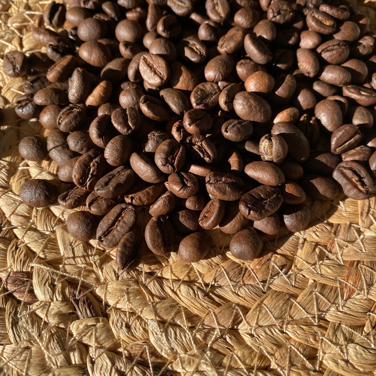 What does "Seasonal coffee blend" mean? 

Coffee beans are ever-changing in flavour and body therefore, when creating a seasonal blend the coffee within that blend will change depending on how the beans are tasting. The blend evolves so you always get the same great taste.
