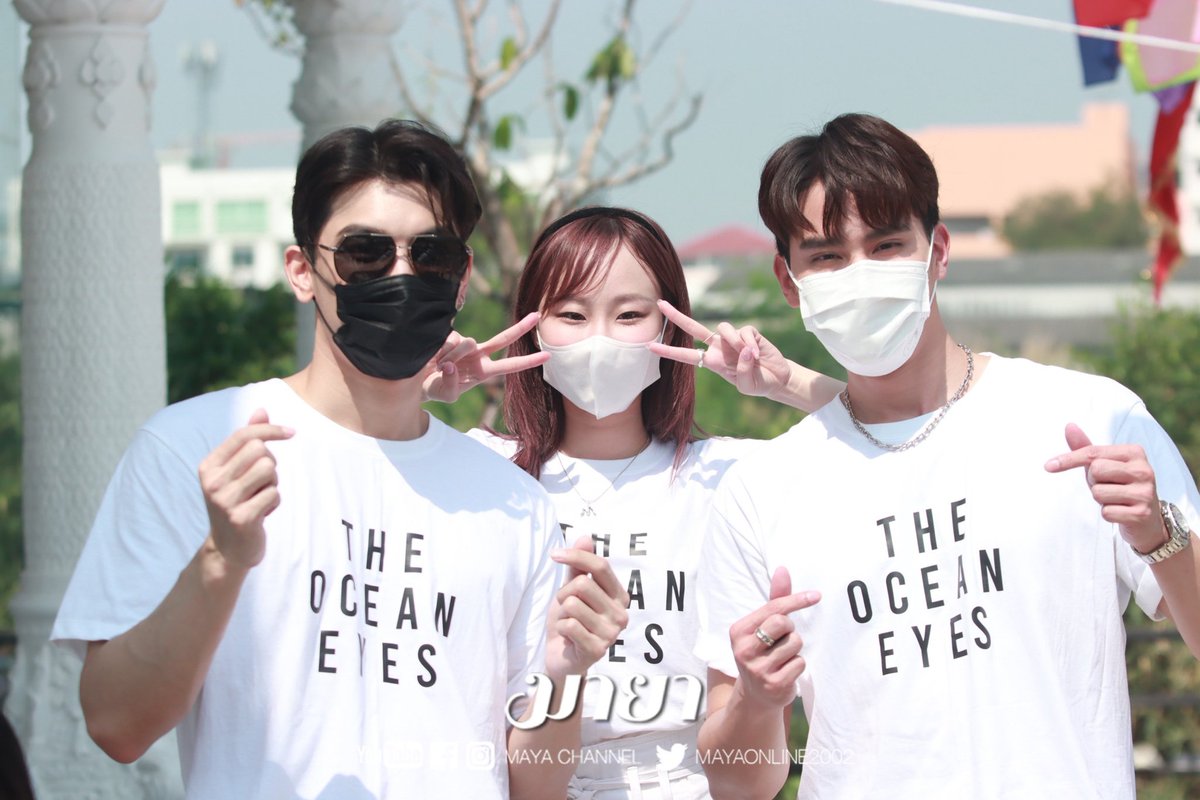 mayaonline2002's tweet photo. ประมวลภาพบรรยากาศในงาน #TheOEBegin ที่น้อน #MewSuppasit นั่งแท่นผู้อำนวยการสร้าง&amp;นักแสดงนำทีมบวงสรวง  #TheOceanEyes พร้อมทัพคนคุณภาพทั้งเบื้องหน้าเบื้องหลัง! ซีรีส์ก็น่าดู โปรดักชั่นก็อลังการ พลาดไม่ได้จริงๆจ้า☺

♾️https://t.co/Up6Z8iv1vJ

#MayaChannel 
#MewSuppasitStudio https://t.co/6EirUwR8Df