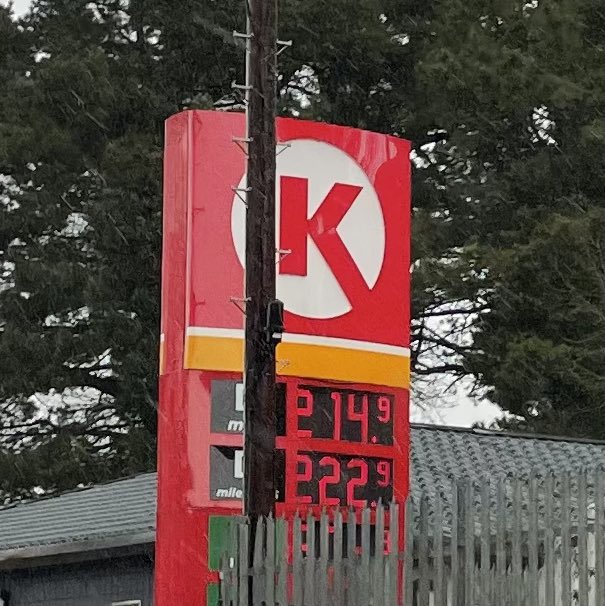 Circle K on the Dublin Road, Drogheda. Do the government &amp; oil companies think that 15c off diesel and 20c off petrol will appease the country. Utter joke!

<a href="/MichealMartinTD/">Micheál Martin</a> <a href="/LeoVaradkar/">Leo Varadkar</a> <a href="/circlekireland/">Circle K Ireland</a> <a href="/MaryLouMcDonald/">Mary Lou McDonald</a> <a href="/ThomasByrneTD/">Thomas Byrne</a>