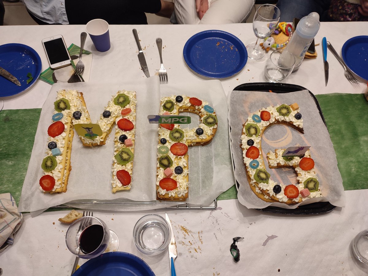 MonPetitGazon's tweet image. Cédric a encore terminé dernier de sa ligue 🇮🇹, et tradition oblige, il a dû payer son repas. 

Sa femme a régalé tout le groupe de fous furieux avec cette merveille. 

Vous êtes décidément les meilleures ❤️