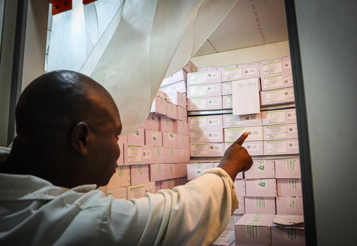 WHOMalawi's tweet photo. .@WHO  #polio  response team is in #Malawi supporting @health_malawi  distribute &amp; administer 6.8M polio vaccine doses for 2.9M children under 5 years old. Vaccines are stored &amp; prepared to be distributed at community level 👇 https://t.co/CH2PKMjfhQ
