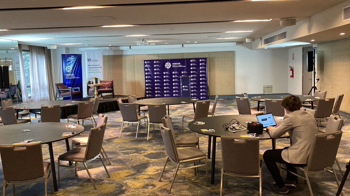 centercescos's tweet photo. #AHORA 

Ya estamos desde el @HyattCentricMVD junto a @Reaching_U en el evento "Una mejor educación es posible", en el que disertará @edzablotsky, rector de @UCEMA_edu

Pueden seguir el evento en @YouTube

👉🏽 https://t.co/h85siBSeI6 

#SomosCESCOS https://t.co/FglaItbNS4