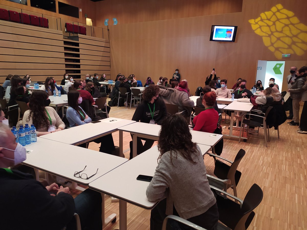 enseapd's tweet photo. Avui tenim una nova edició ART EXPERIENCE, 2022, amb @CosmoCaixa amb les Escoles d'Arts Plàstiques i Disseny.
8 equips de 7 alumnes s'enfronten a un repte que han de resoldre al llarg de 5 hores.
Redisseny de l'espai del BOSC INUNDAT.
#artexperience
@educaciocat https://t.co/pLTrXpSJQz