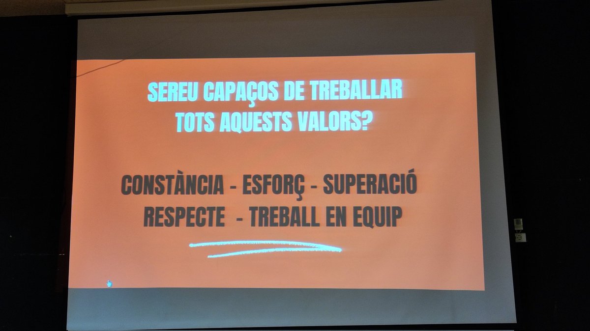 Pere4t's tweet photo. Jump in!! Gamificació de reptes cooperatius de salts que treballem amb els alumnes de 5è i 6è a educació física. Aconseguiran passar de nivell? Seran capaços de crear una coreografia original pel concurs de l'escola? 
En breu us seguim explicant! https://t.co/oWIndIvXKU