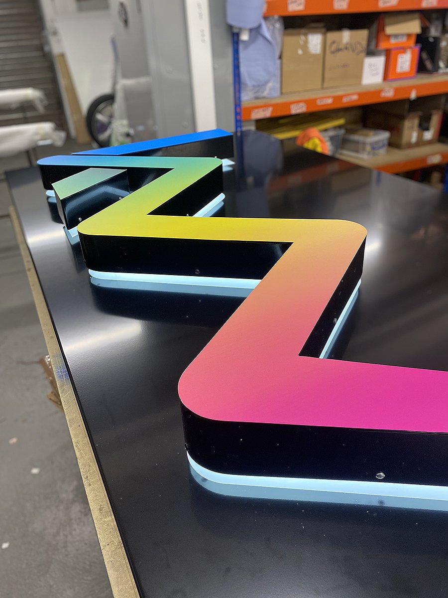 ellissigns's tweet photo. Keep your signage looking fit by using #teamellis πͺποΈ
#signage #signagedesign #fascia #illuminatedsign #gymsignage #gymdesign #gymlife #lettering #bts #rainbowsign #ukfitness #ellissigns #creatinganimage https://t.co/S1iqiGmya2
