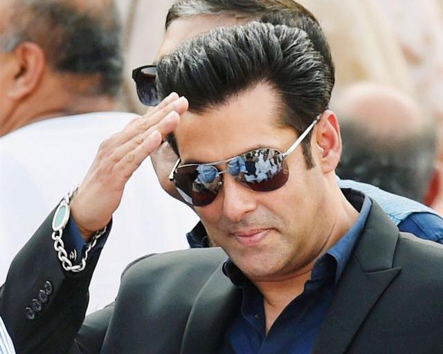 SalmanKaFanHai's tweet photo. #SalmanKhan has the most ICONIC Films, characters, Songs and Dance steps than any other star in the history of Bollywood. 

@BeingSalmanKhan :- THE MOST ICONIC MEGASTAR.🔥💥 
#Tiger3 https://t.co/jpd6wrlx3m https://t.co/qtBiFhZSSL
