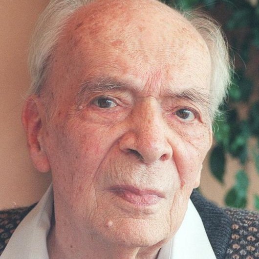 FideuetF's tweet photo. Riquesa :

No posseir sinó uns quants records : tot allò que hom pugui endur-se'n quan mor.

Emilio Adolfo Westphalen

#aforismes #westphalen
#ff_westphalen #ff_riquesa #ff_diners https://t.co/Zg8DQ9oAOg