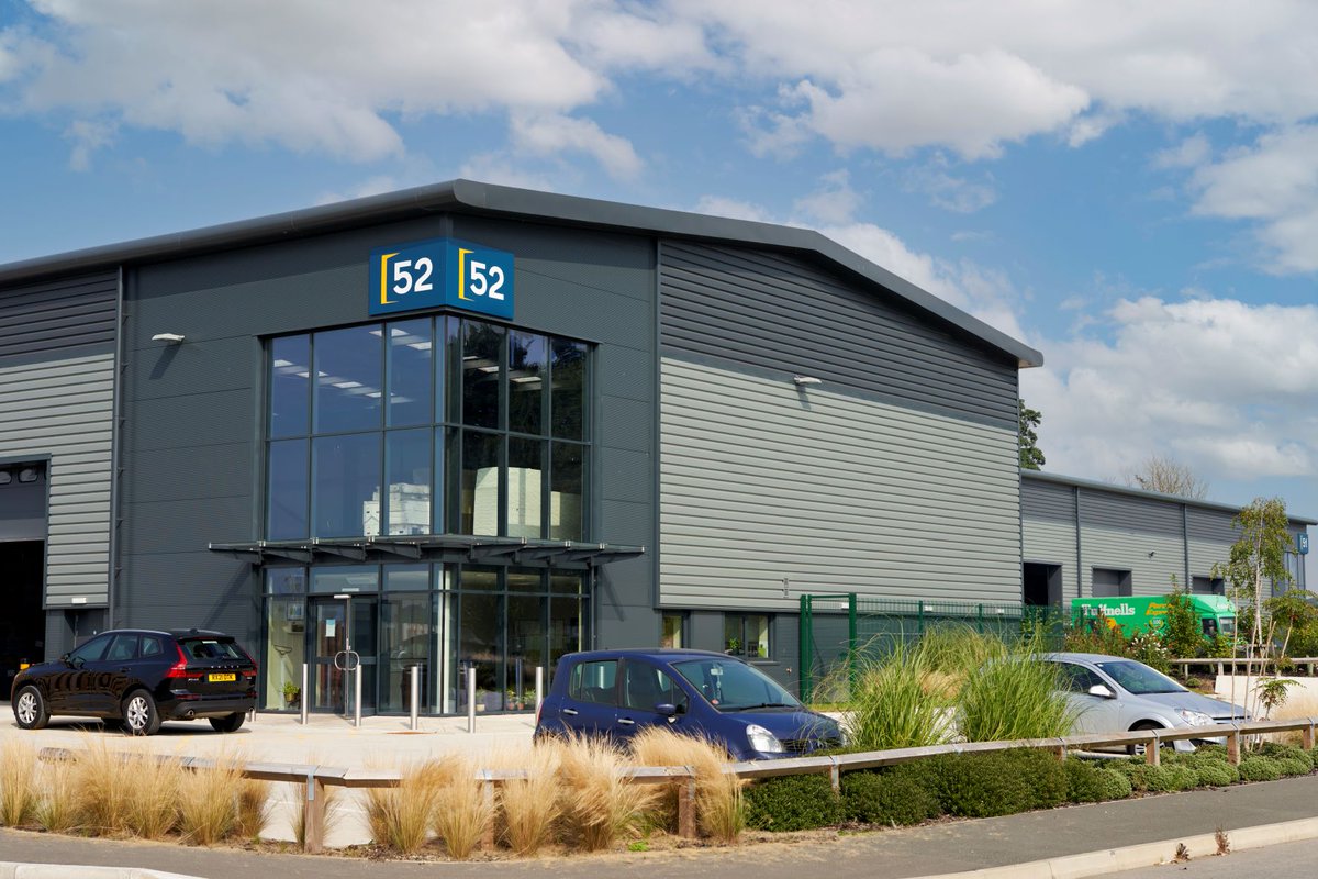 PotterSpace_'s tweet photo. Great article in this month’s @LogisticsManagr about why demand for #midbox properties is rising and how #potterspace’s new build programme is ticking all the right boxes for occupiers, especially regarding #sustainability
https://t.co/JbzeiKUU6K https://t.co/dFlQmXyhrI