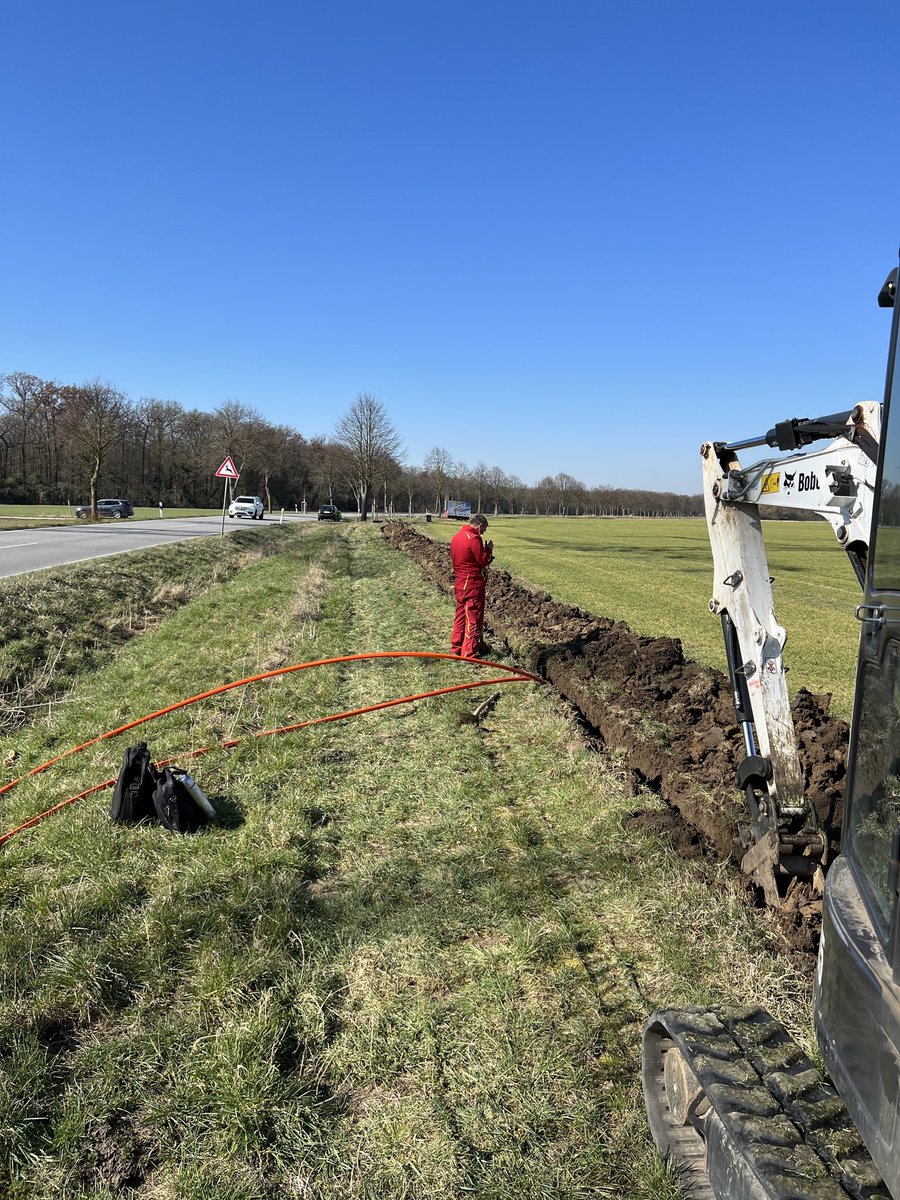 waipuTech's tweet photo. Wir erweitern unser Netz: Hier Tiefbau für einen Zweitweg in ein Datacenter von uns. #waiputv #exaring https://t.co/adwbHAXx8x
