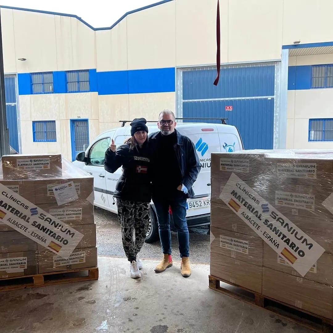 clinicassanium's tweet photo. Desde Clínicas Sanium hemos querido aportar nuestro granito de arena con la donación de material sanitario (guantes, mascarillas, gasas, paños de cirugía, batas, agua oxigenada, etc) para ayudar a todas las familias y niños y niñas de Ucrania. 🤝⁣💙💛 https://t.co/b5kJ9CoFca
