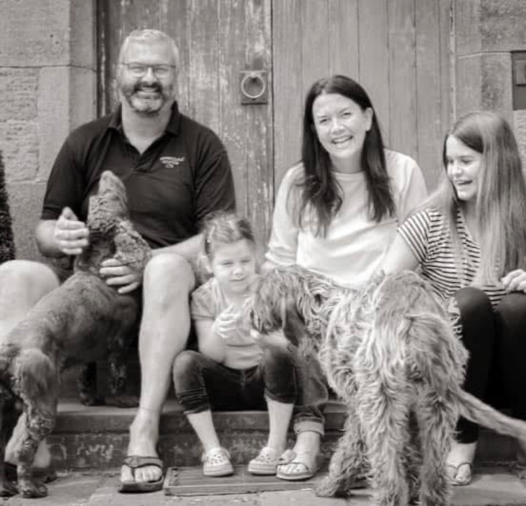 ClaireRob23's tweet photo. @WeAreMV_ This is my WONDERFUL Friend Sarah. She lost her sole mate Nick suddenly last year…She is raising the lovely Maisie and little Bea, who they adopted, whilst learning to run a roofing business and renovating their home.  she’s amazing 💗 @WeAreMV_  @sarahdixon297 https://t.co/PsObLIqkfR