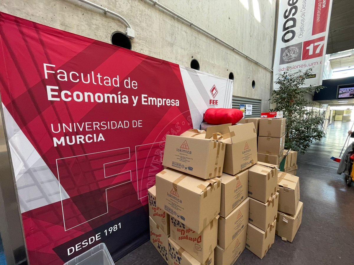 UMU's tweet photo. 🇺🇦 ¡Muchísimas gracias por vuestra ayuda! Recordad que podéis llevar vuestra aportación a cualquier facultad, al rectorado o al @CentroSocialUMU hasta este viernes #LaUMUPorUcrania https://t.co/13OwA1k8io