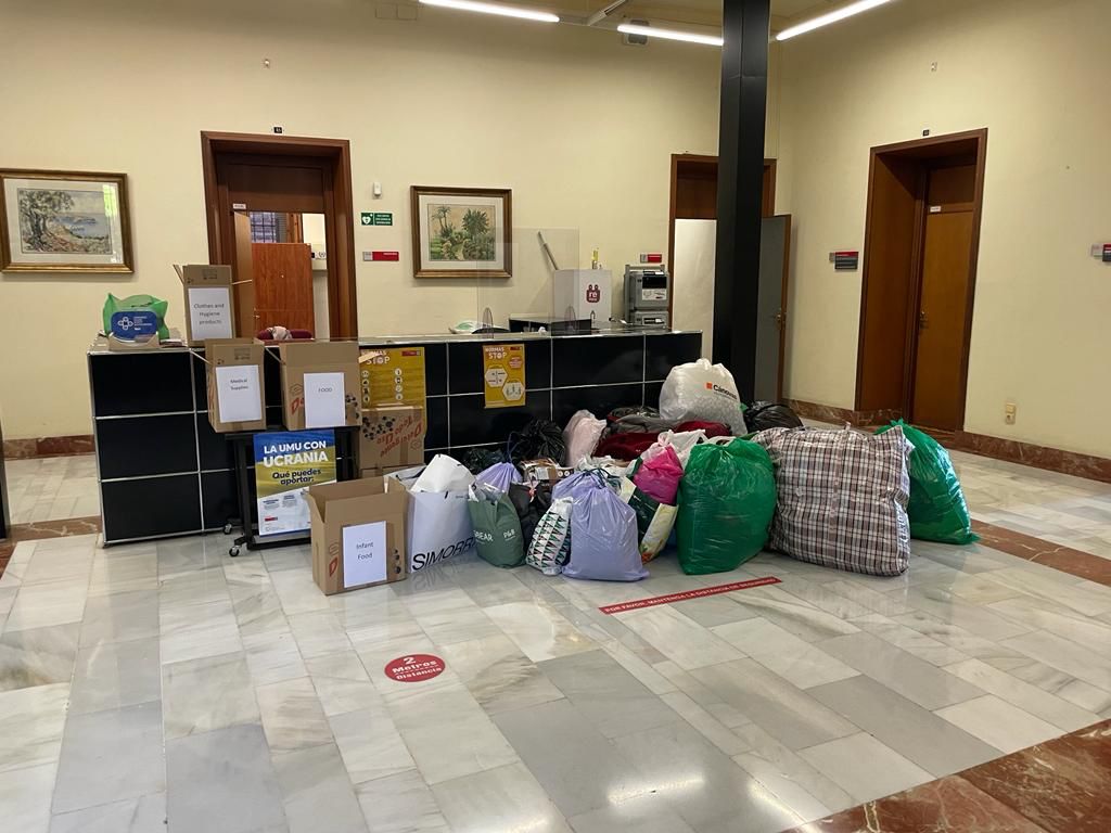 UMU's tweet photo. 🇺🇦 ¡Muchísimas gracias por vuestra ayuda! Recordad que podéis llevar vuestra aportación a cualquier facultad, al rectorado o al @CentroSocialUMU hasta este viernes #LaUMUPorUcrania https://t.co/13OwA1k8io