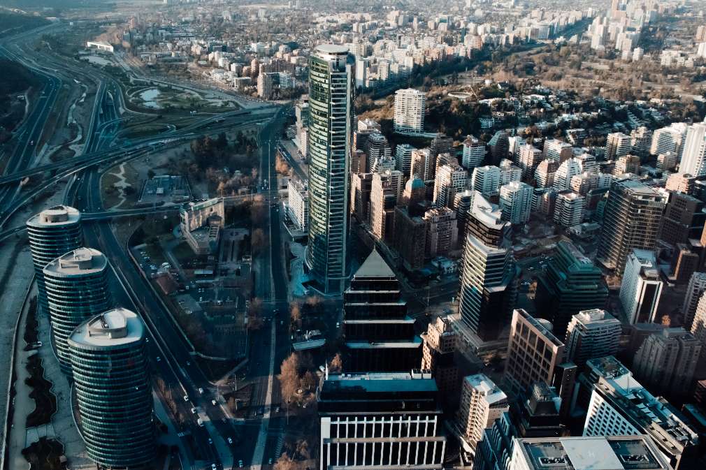 NEWS 📱| Foreign investment in Chile remains positive, exceeding US$1.6 billion in January. “The amount recorded for January shows that foreign investment continues to be active,” said InvestChile managing director <a href="/arodriguezrowe/">Andrés Rodríguez Rowe</a>. 
hubs.ly/Q015Hg3D0
