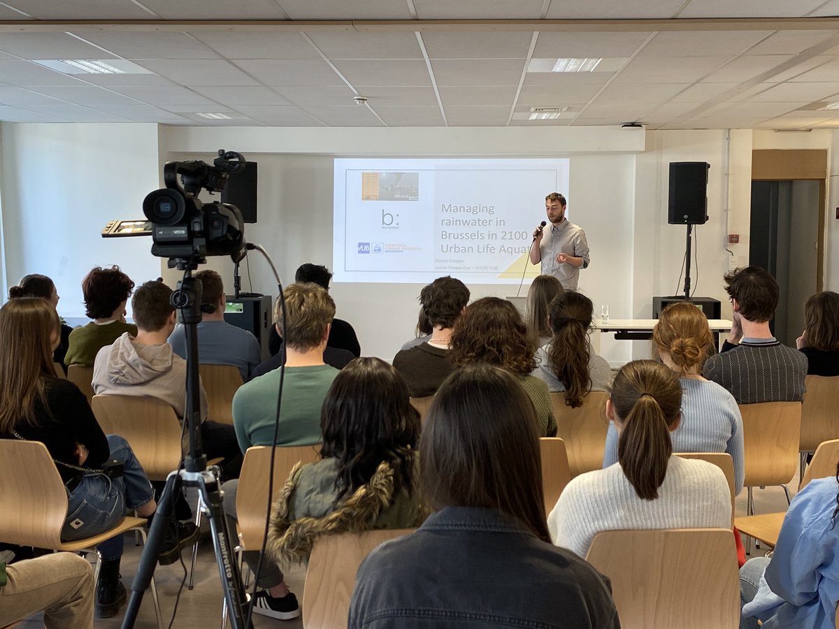 waldo_galle's tweet photo. A #hydrological view on designing a #climaterobust Brussel for architectural engineers by @CrespinDimitri of @hydr_vub. Spot on! @wekonektbxl @VUBrussel @VUBEngineering #architectuurweek22 https://t.co/zVTkMqbREC