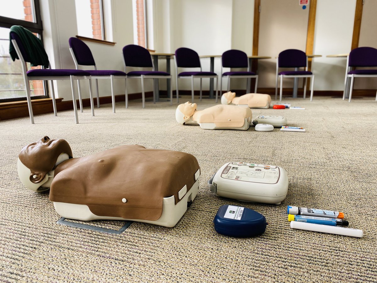 dmcparamedical's tweet photo. Today we’re delivering Basic Life Support and Recognition &amp; Management of Anaphylaxis Training to NHS Health Care Professionals #healthcare  #nhs #mandatory #Training #resuscitation #bls #anaphylaxis https://t.co/lQdbOz0m4F