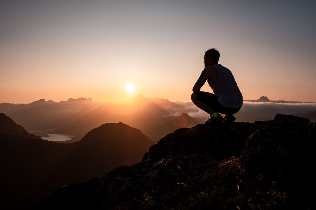 KorneliussenH's tweet photo. There isn't much that beat watching the midnight sun from a the top of a mountain after a good workout getting there 🤩 https://t.co/bVflZHnN9u