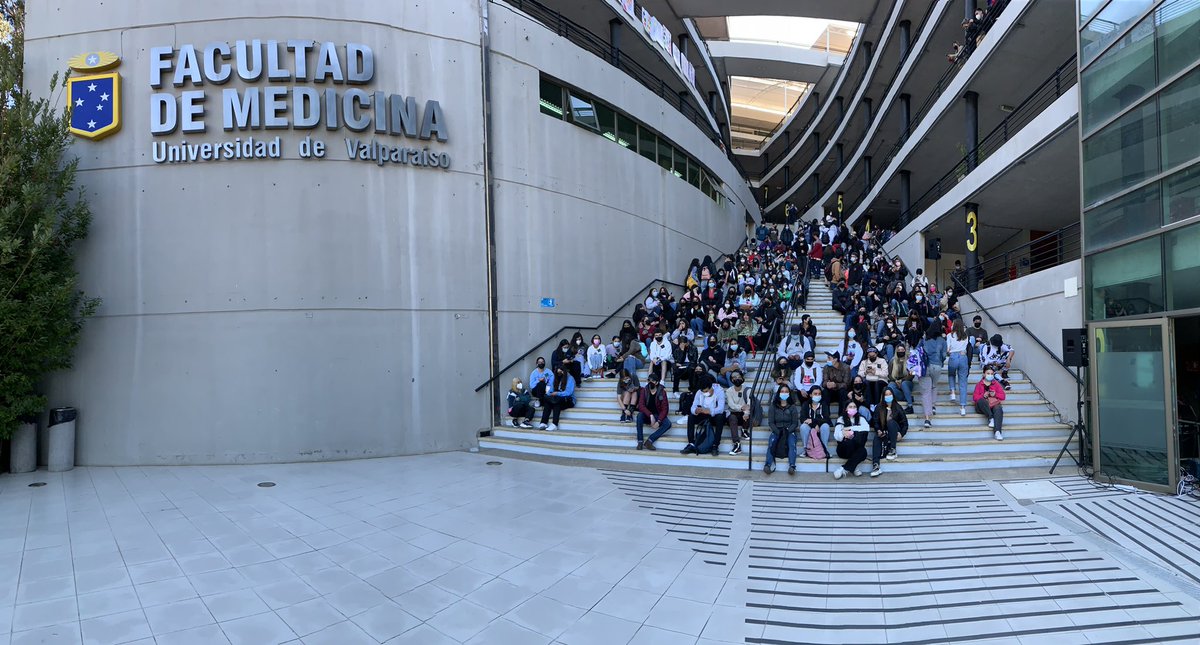 Nos encontramos en la Facultad de Medicina Campus Reñaca para dar la bienvenida a los mechones de nuestra Universidad #LaUVenMovimiento #LaUVsigueenmarcha #MeGustaLaUV #LaUVseSuma #enlaUVnoscuidamos
