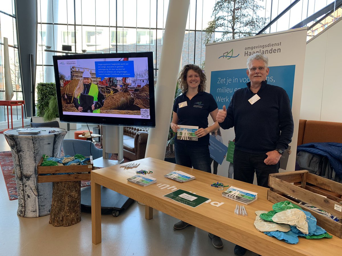 “Wat doet een Omgevingsdienst eigenlijk allemaal” en “Kan ik met mijn opleiding later aan de slag bij Omgevingsdienst Haaglanden?” Vragen van studenten die onze collega’s Camiela en Roel vandaag maar wat graag beantwoorden op de Banenmarkt @InhDelft 👍🏻 #werkenbijODH