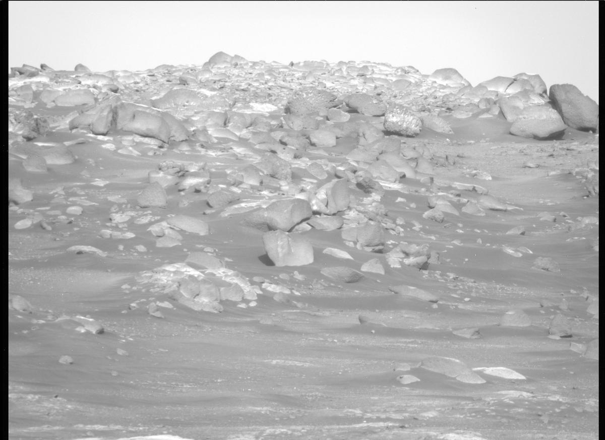 MarsMissionImgs's tweet photo. #PerseveranceRover image taken on #Sol357 at 1:24:51.516 PM with #MastcamZ #Mars #NASA #Space https://t.co/rxzGfZrRb5