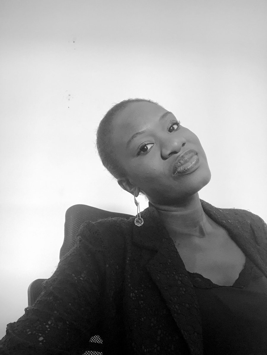 Être une femme est la plus belle chose qui m a été donné . Je n’accepte pas d être la victime, ou la possession de qui que ce soit . Je crois en ma personne , à ma force et en mes capacités, et je me donne pas de limite . Je suis une femme , je l’accepte et je l’assume .