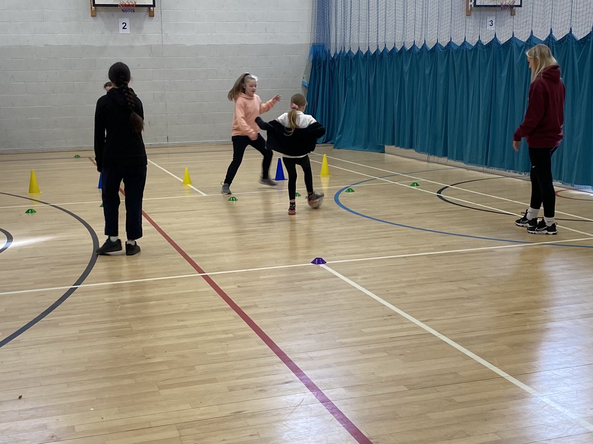 fcmfnre_network's tweet photo. We kicked off #LetGirlsPlay this morning with a fantastic #girlsfootball session delivered by @RSHS_HighSchool BTEC Sports Leaders to a group of @YewTreePrimSch Girls. Lots of fun playing football, well done all 👏 @tamesidessp #GirlsFootballinSchools @StamfordTrust https://t.co/jKtRc4l9K4