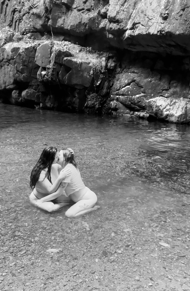 Mileyrose74's tweet photo. I’m taking my best friends lesbian virginity this week…you don’t want to miss out 🤤

#brunette #blonde #nsfwtwt #nsfw #onlyfanspromo #onlyfansaus #Australia #girlongirl #lesbian #curvywoman #curveygirls #curvyandnatural https://t.co/Tbt5HadTEG