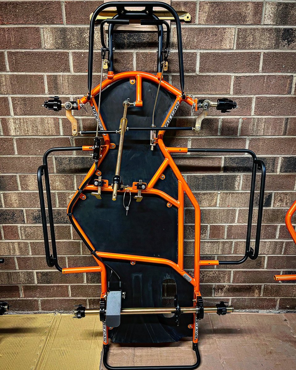 ckikarting's tweet photo. Orange must be the new black.
#AnotherOne
#CompetitionKarting
#KinetikRacingChassis
#VulcanTwentyTwo https://t.co/UBSeBwFFYf