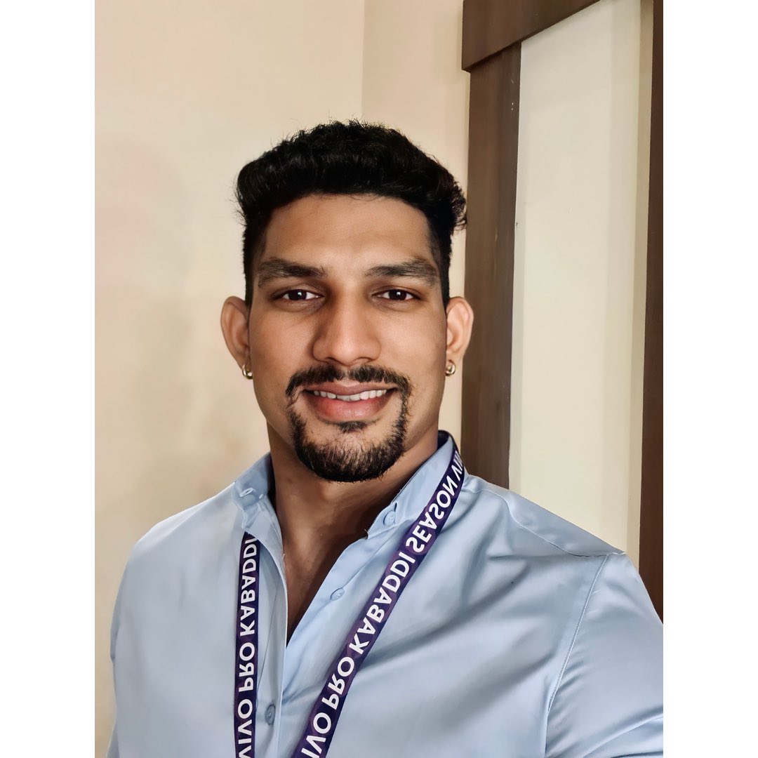 RishankDevadiga's tweet photo. People say smile is the best workout 🏋️‍♀️ 
I guess I nailed #WorkoutWednesday

#Smile #Selfie #BestWorkout https://t.co/ZSESQtn31c