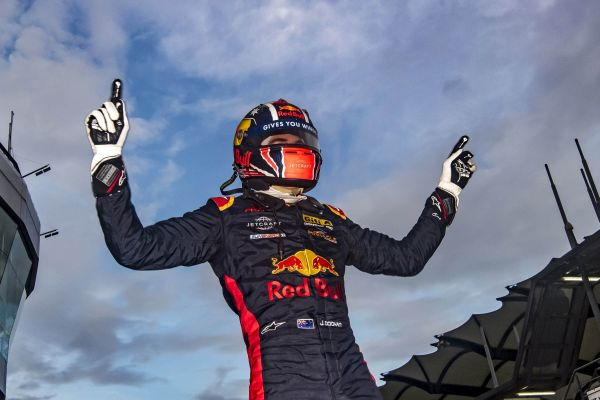 F4FiaWorld's tweet photo. @DAMS_F1v @PremaF1V @Univirtuosif1v @Formula1Verse @LeoBalduin0 @KimiF1Verse @CamposF1v @RBJR_F1V 16/16

- CHOVEU CHOVEU CHOVEU E MEU PAU TE COMEU!!!! DOOHAN (@RBJR_F1V) DESTROI NA CHUVA, VE MAIS UM SHOW DE ABANDONOS NA FRENTE DELE E VEEENCEEE A SPRINT EM BRNOOOO!!!!

- KAIO (@Formula1Verse) SACRIFICA A BUNDA PELO P2 É O 2° PODIO NO FDS E NANNINI (@DAMS_F1v) É P3!!! https://t.co/z9SKZ3cIA1