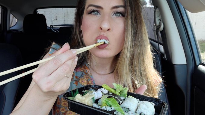 Watch Natalie Nightwolf 👽❤️'s leaked NSFW photo on TwXstars