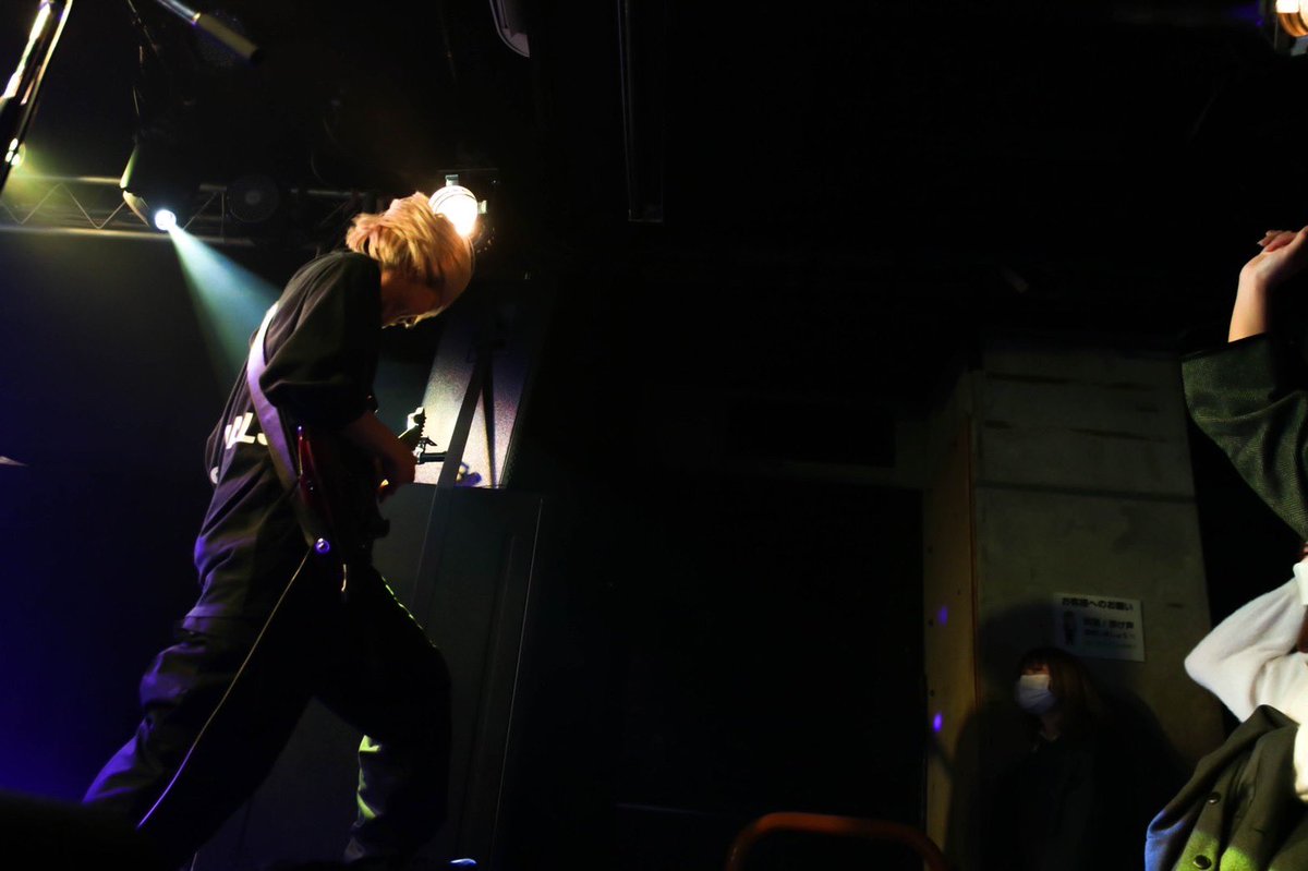 kalmiaofficial_'s tweet photo. 【Live photo ①】
2022.3.7(mon)
下北沢ReG
『Refrain Each Dearlight』
w/
ofulover
ORCALAND
chef’s
Midnight 90’s

photo by @s_b_t___ https://t.co/vRzhHnp1sR