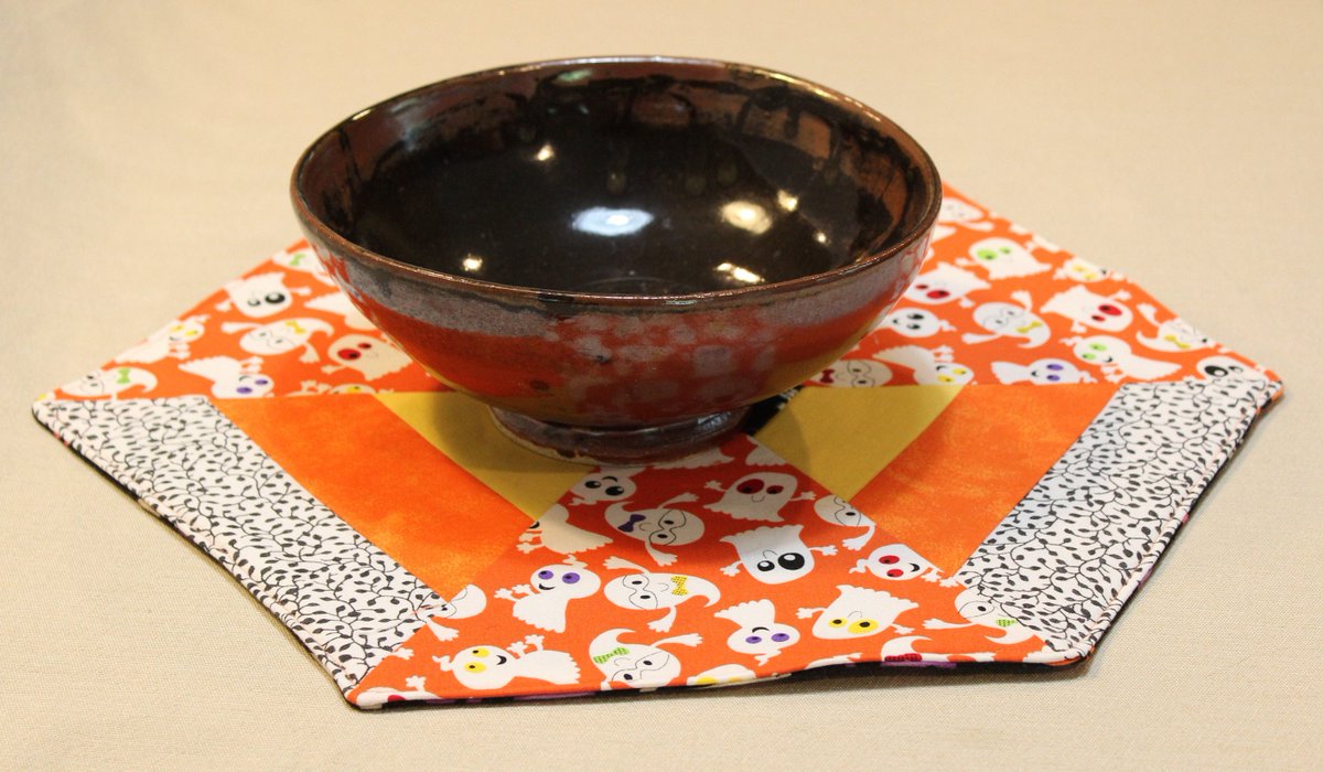 quilts_more's tweet photo. Halloween Fabric Decoration, Autumn Centerpiece, Reversible, Ghost, Halloween Party, Cat, Orange, Yellow, Black, White, Table Protection https://t.co/askmx670sj #ImagineQuiltsAndMore #Etsy #TableProtection https://t.co/MA7aW1FCTQ