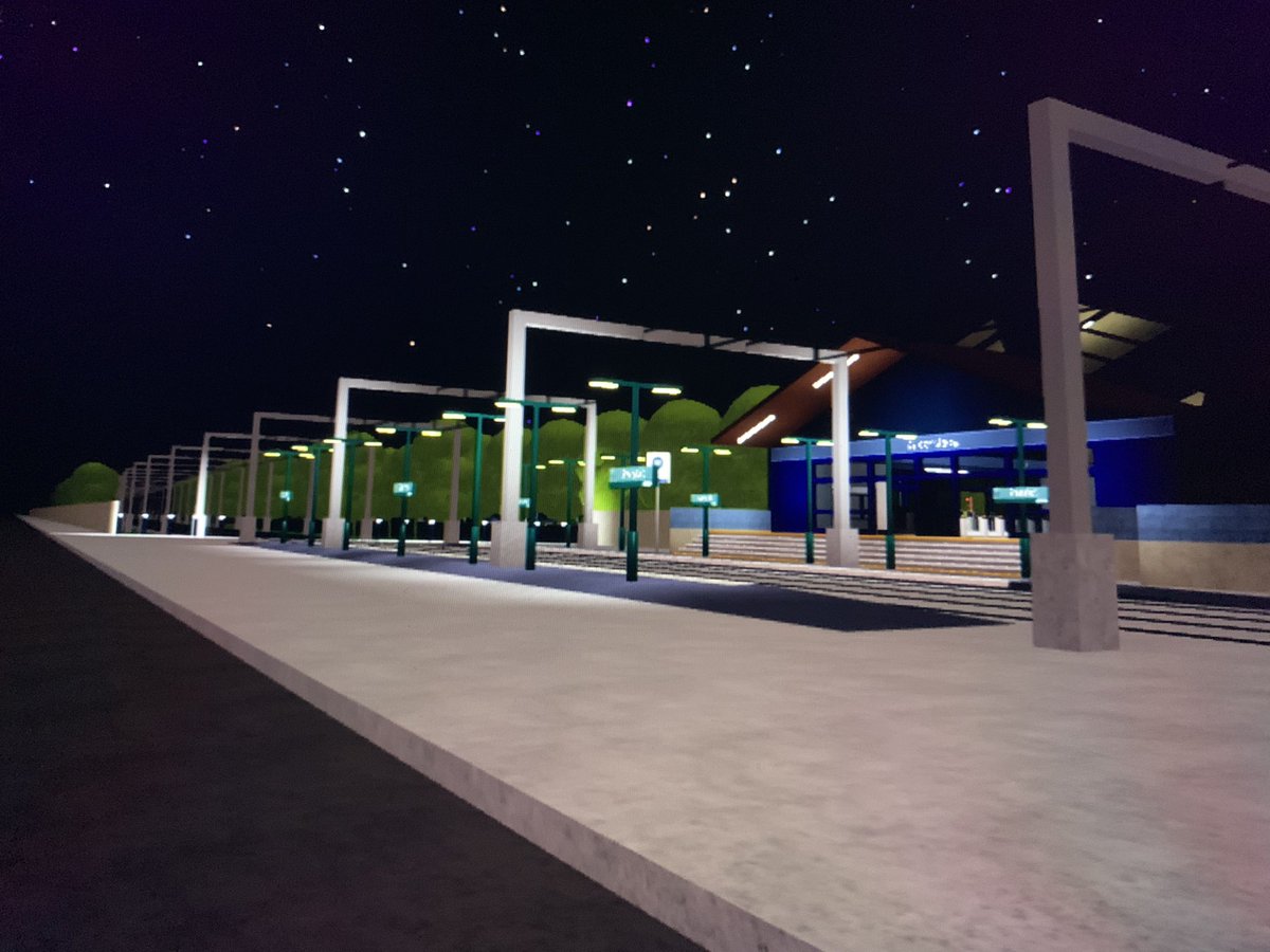 ScenicStepford's tweet photo. Greenslade at night. https://t.co/XWk60K7PWu