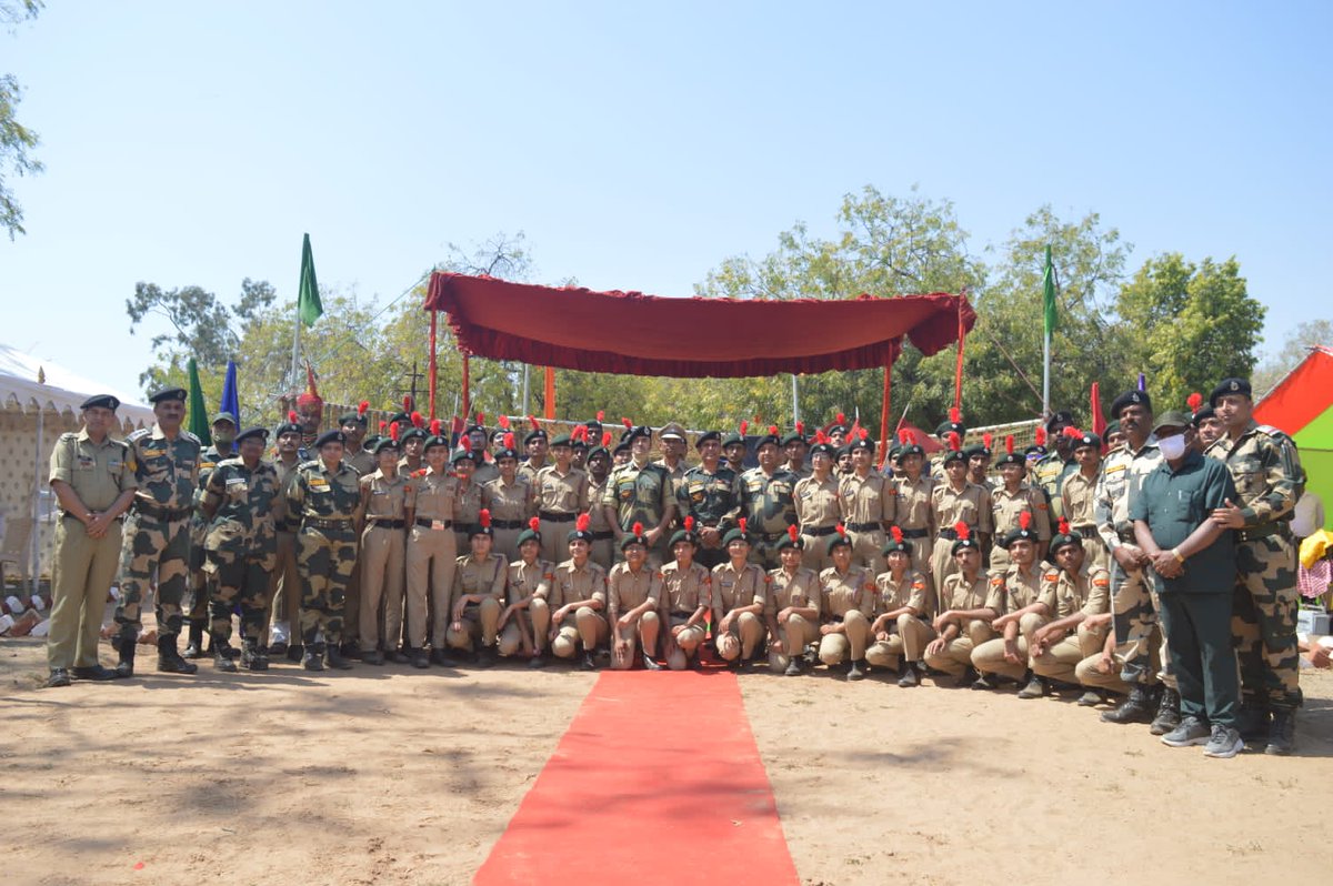 HQ_DG_NCC's tweet photo. #NationalCadetCorps 
Cadets of NCC Dte Gujarat participated in Weapons Exhibition organised by the BSF. The Cadets gained knowledge of the various weapons &amp; equipment used by the force. The enthusiastic Cadets also participated in Spot essay writing &amp; public speaking competition. https://t.co/qtbHhYcduz