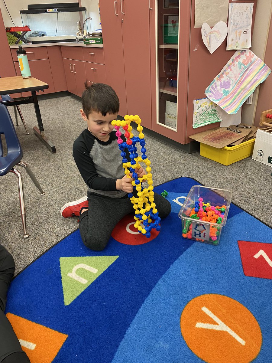kelly_armfelt's tweet photo. Who can build the tallest tower? #stemchallengetuesday #kengineers https://t.co/TnCEUa3iSo