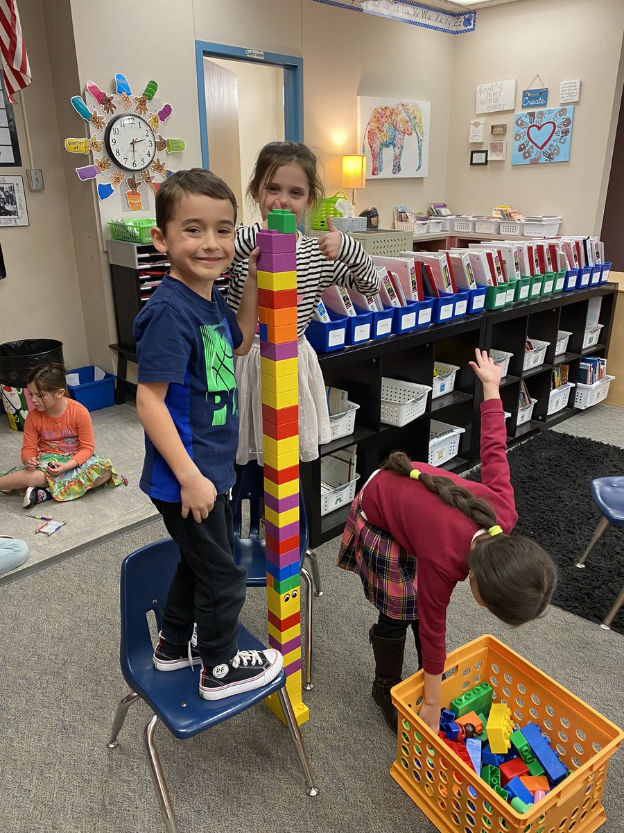 kelly_armfelt's tweet photo. Who can build the tallest tower? #stemchallengetuesday #kengineers https://t.co/TnCEUa3iSo