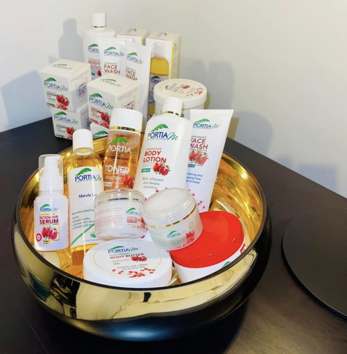 PortiaM_Skin's tweet photo. Glowers let’s celebrate with the people who have just started and bought the products 💃🏽💃🏽
Show Off your Portia M products under this post🎉💫
#ShowOffPortiaMProducts
#PurchaseStopper
#Moreki
https://t.co/qHZhwHbIgO https://t.co/N4Jhxn2O6R