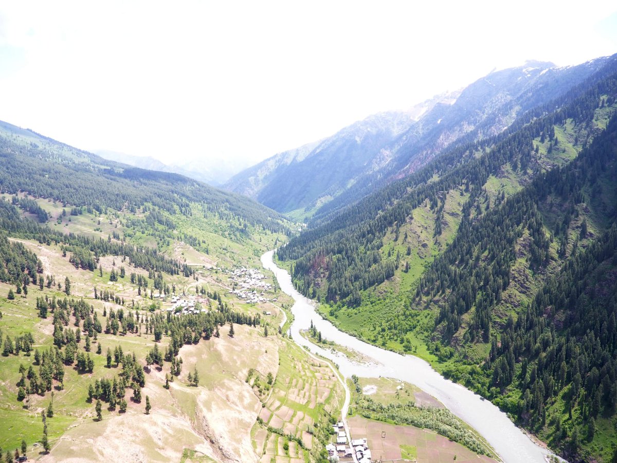 VinitSh69418316's tweet photo. Adob natural beauty beauty of beyoond https://t.co/Q6AmJmNRFo
