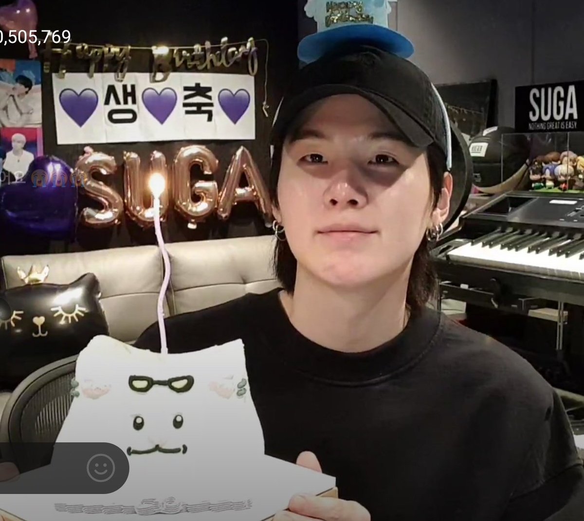 joonies_world's tweet photo. Haapyyyy Birthday to the cutest cat ever😚😚💜💜... Sorry for being busy but def did not miss the live🥳🥳
#SUGA_BDAY #SUGA #SUGADAY https://t.co/wAbj0wlc2T