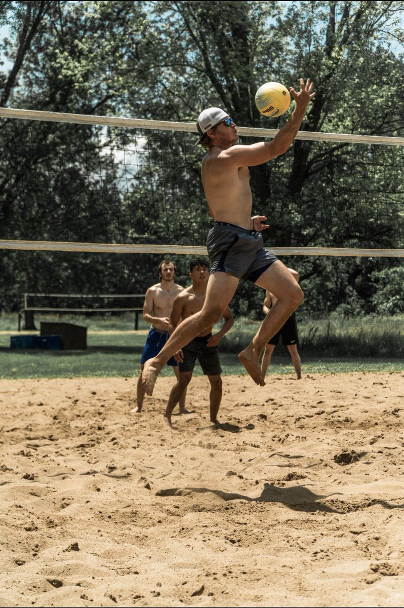 communitycoss's tweet photo. Six years of Community Coss. Life comes at you fast. Even though it’s just volleyball at this point, shoutout to the over 100 players to participate in Coss sports.

Here’s to another year 🥂🏐 https://t.co/pMsBzxd40T