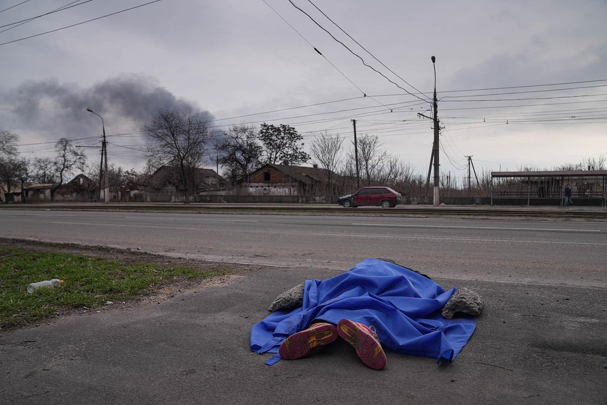 niktwick's tweet photo. Extremely moving photos by my friend @EMaloletka who is holding out in the city. Follow him on Instagram! https://t.co/pGTeCa91uO https://t.co/qXhkPpzEb5