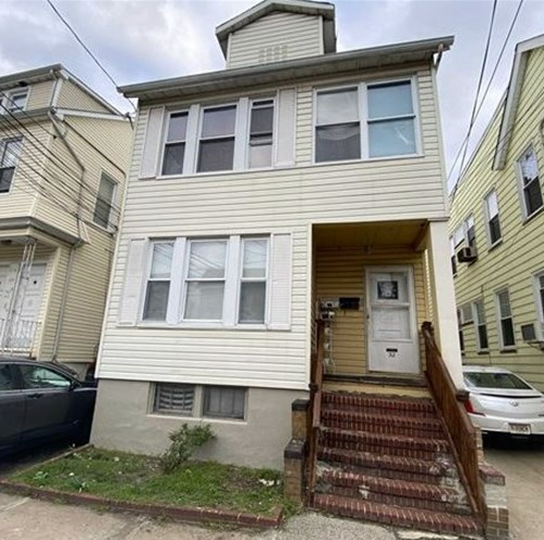 CocciaRealty's tweet photo. Short Sale Alert! 

32 Windson St., Kearny, NJ
Listed for $499,000 
Listing Agent - Guillaume Da Silva -201-702-9398

Purchaser is responsible for any and all municipal inspections and repairs. 

#CocciaRealty #RealEstate #NJ #ShortSale #ForSale https://t.co/AkLljUxqmy