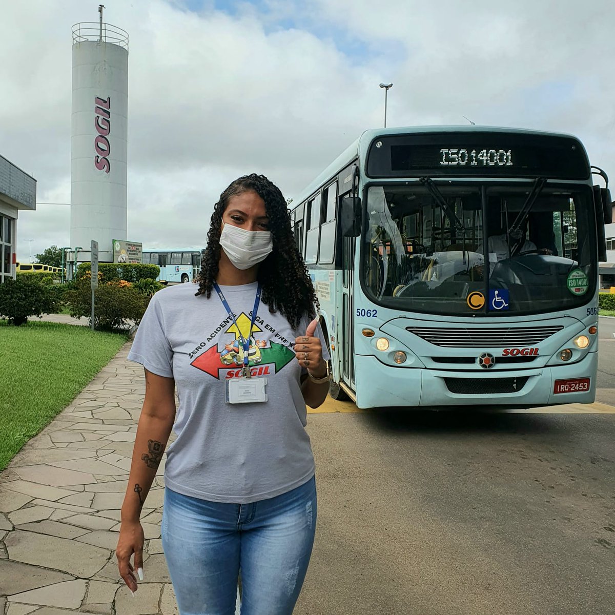SOGIL_Oficial's tweet photo. #ZeroAcidente 🚦🚍💚
Todo o dia 9 de cada mês, os colaboradores da #SOGIL vestem a camiseta do #ProgramaZeroAcidente para reforçar o objetivo de conscientizar a importância de um trânsito mais seguro e de valorizar a vida.
#NósSomosOTrânsito #TodosPelaPrevenção #ValorizaçãoDaVida https://t.co/skXP7XObjs