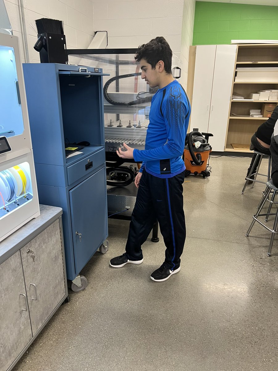 After a few weeks of training Design Shop students are successfully running the Makerspace machines with very minimal help from me 😊